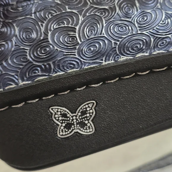 Stylish Women's Slip-On Shoes in Blue and Black - Picture 6 of 10